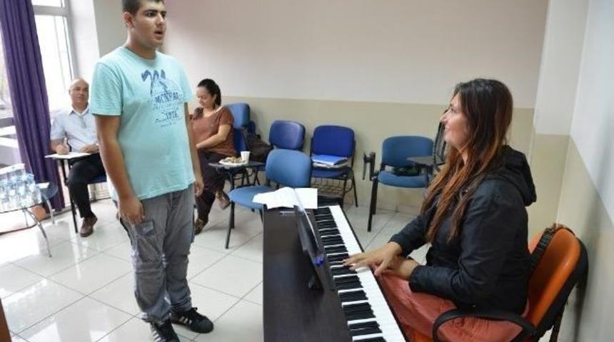 B&uuml;y&uuml;kşehir Konservatuvarını 373 Kişi Kazandı