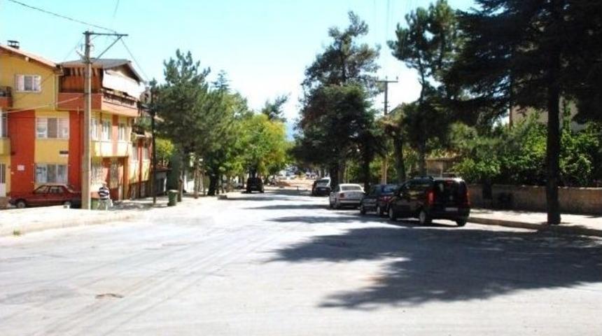 Gediz'de Yol Yenileme &Ccedil;alışmaları Devam Ediyor