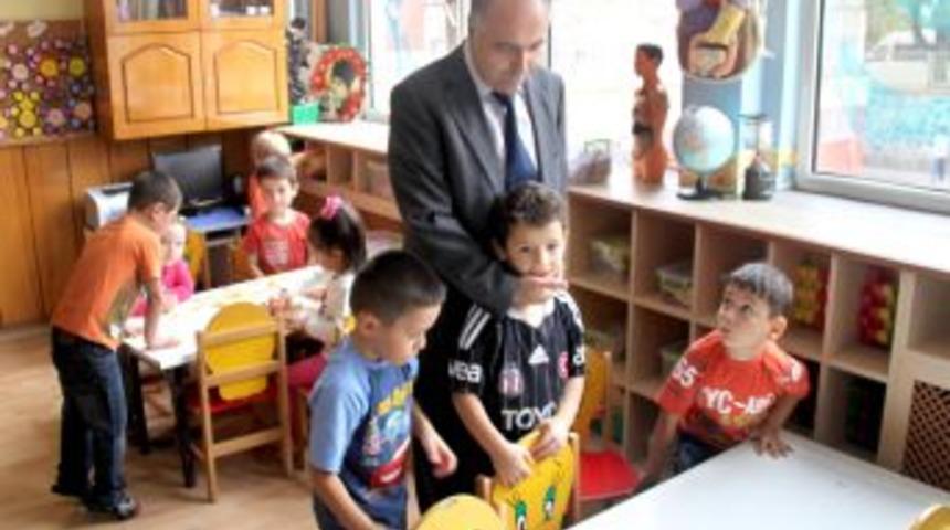 Vali Karahan Cumhuriyet Ortaokulu'nu Ziyaret Etti