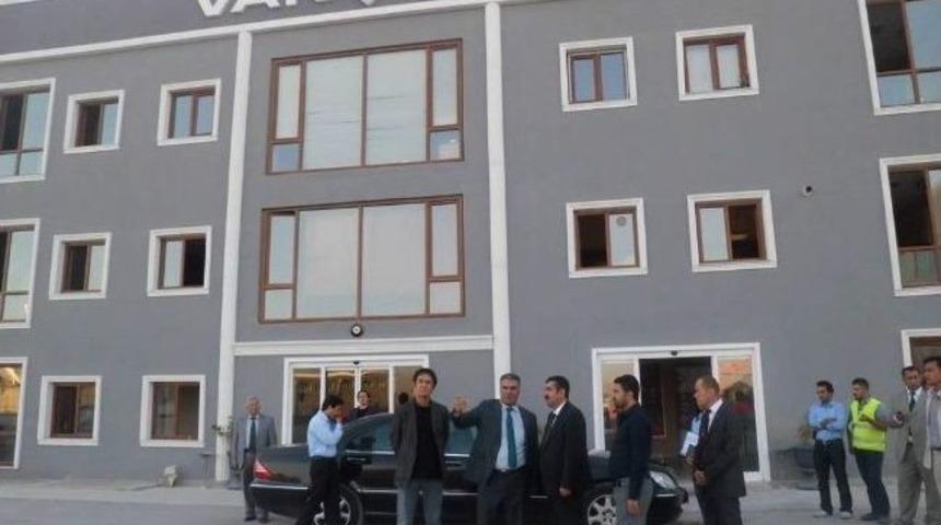 Vali Doğan, Van Mermer Fabrikasında İncelemelerde Bulundu