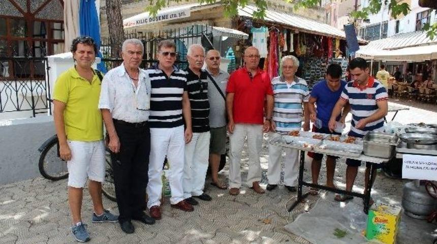 Marmaris'te Adnan Menderes İ&ccedil;in Lokma Hayrı