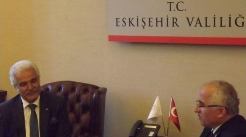 &Uuml;nl&uuml; Akt&ouml;r Serdar G&ouml;khan Eskişehir'de