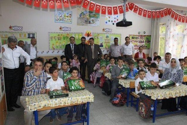 İneg&ouml;l Belediyesi nden &Ouml;ğrencilere Kırtasiye Seti 1