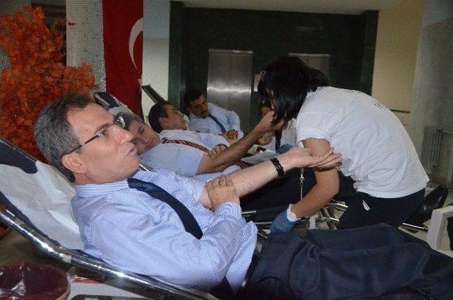 Erzurum Adliyesinden Kızılay&rsquo;a Kan Bağışı 2