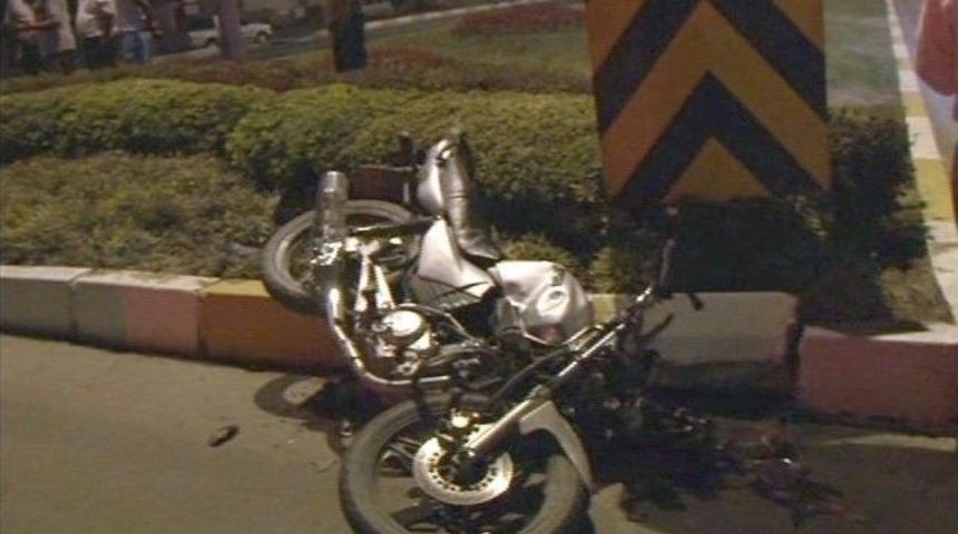 Nişanlı &Ccedil;ift Kazada &Ouml;ld&uuml;