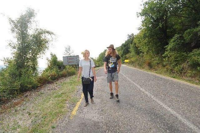 (özel Haber) Yürüyerek Dünyayı Dolaşıyorlar 1