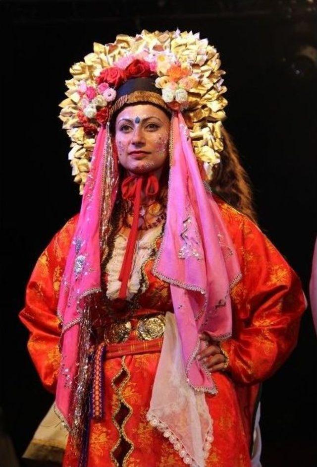 Karaburun da Coşkulu Kurtuluş Gecesi 1