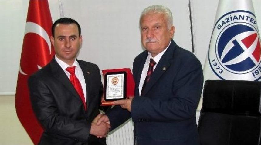 S&ouml;yler&rsquo;e Teşekk&uuml;r Plaketi Verildi