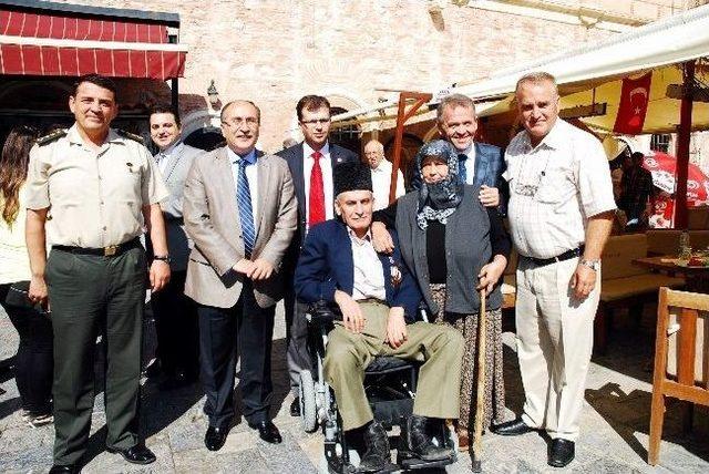 Manisa Valisi Savaş Gazi Ve Şehit Aileleriyle Kahvaltıda Buluştu 1