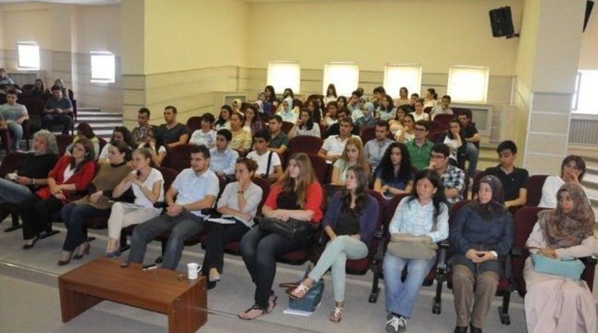 Om&uuml;&rsquo;ye Yeni Gelen &Ouml;ğrencilerle Tanışma Toplantıları
