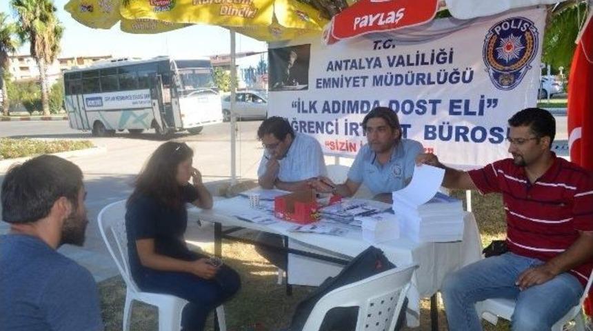 Akdeniz &Uuml;niversitesi&rsquo;nde "ilk Adımda Dost Eli" Standı