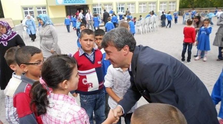 B&uuml;nyan Belediye Başkanı &Ouml;zmen &Ouml;ğrencilerin Can G&uuml;venliği &Ouml;nemli