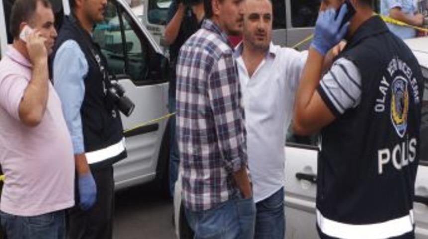 Otomobilin bagajından 4 kilogram altın &ccedil;aldılar