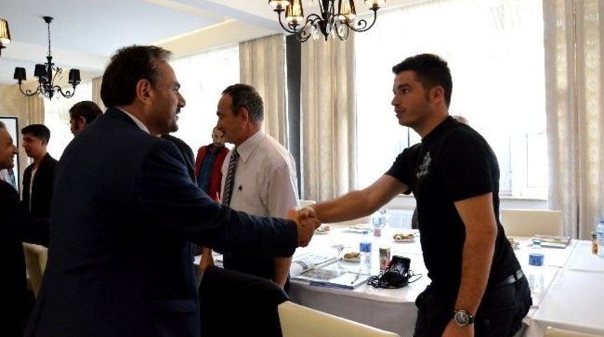 Aib&uuml; Rekt&ouml;r&uuml; Basın Mensuplarına Projeleri Anlattı