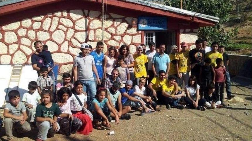 Gen&ccedil;ler, K&ouml;y Okulunu Boyadı