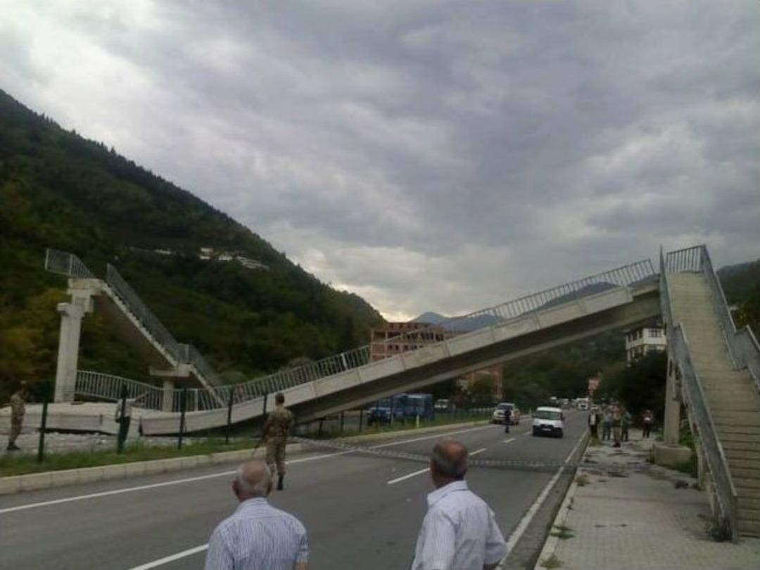 &Uuml;st ge&ccedil;it &ccedil;&ouml;kt&uuml;