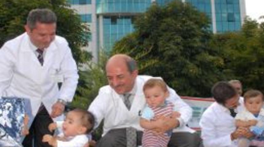 Bebeklerin Emekleme Ve Koşma Yarışmasında Anneler Ter D&ouml;kt&uuml;