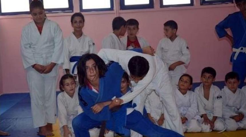 Madalya Avcıları Hedef B&uuml;y&uuml;tt&uuml;