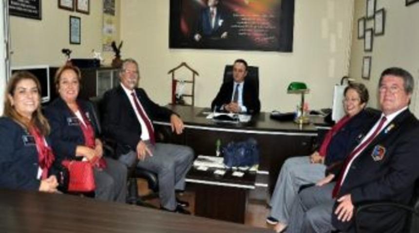 Rotary Kul&uuml;b&uuml;&rsquo;nden Kızılay&rsquo;a Ziyaret