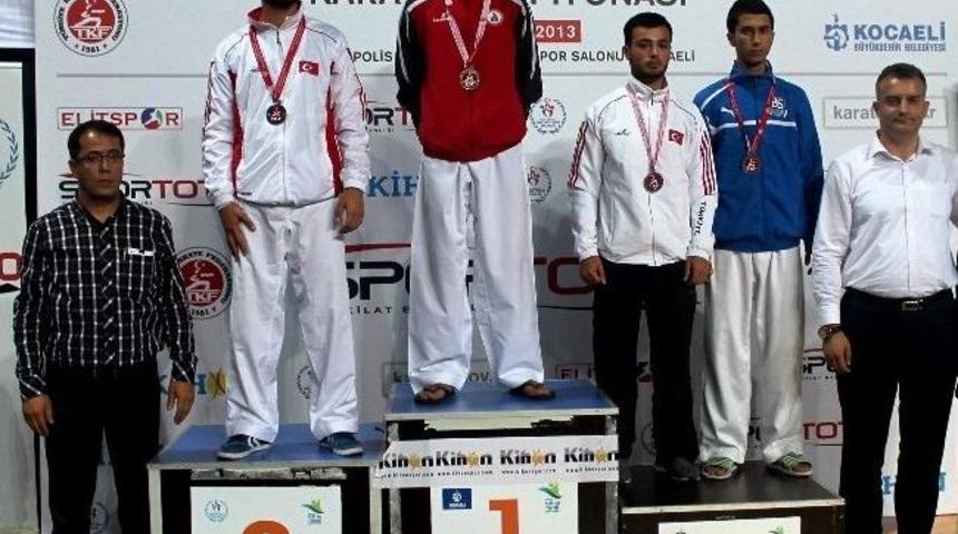 Dünya Şampiyonasına Büyükşehir’den 2 Karateci