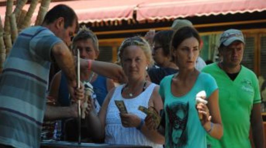 Side'ye Alman Turistler Gelmeye Başladı
