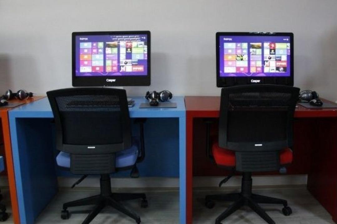 K&ouml;y Okuluna Modern K&uuml;t&uuml;phane