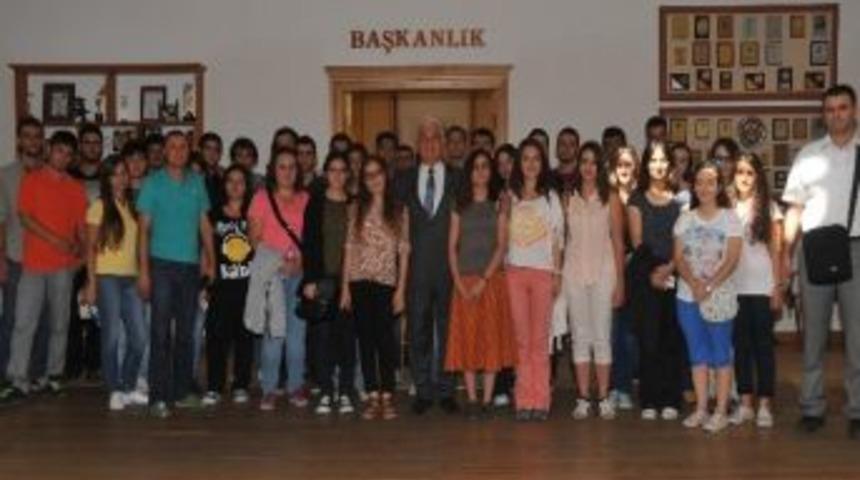 Tıp &Ouml;ğrencilerinden Başkan G&uuml;r&uuml;n&rsquo;e Ziyaret