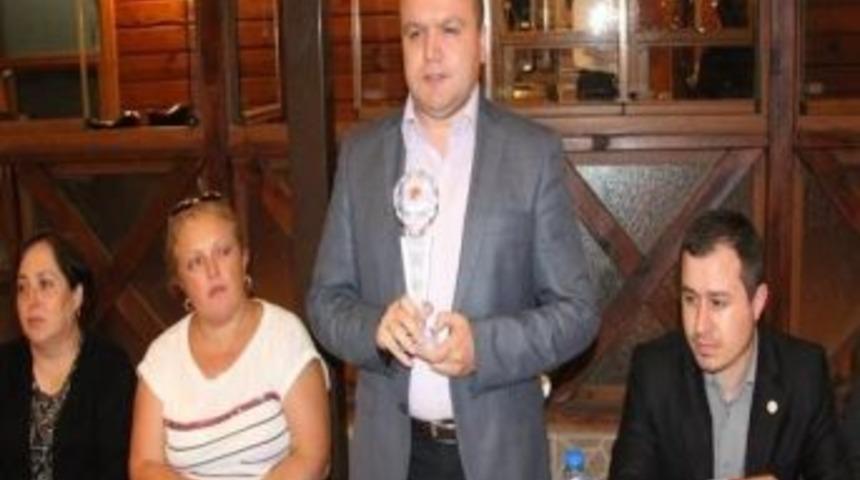 Başkan Emeksiz&rdquo; Plaket&rsquo;in &Ccedil;aycumalı Ak Partililere Verildiğini S&ouml;yledi &ldquo;