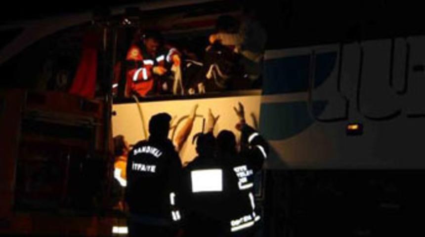 Afyonkarahisar'da feci kaza: 7 &ouml;l&uuml;