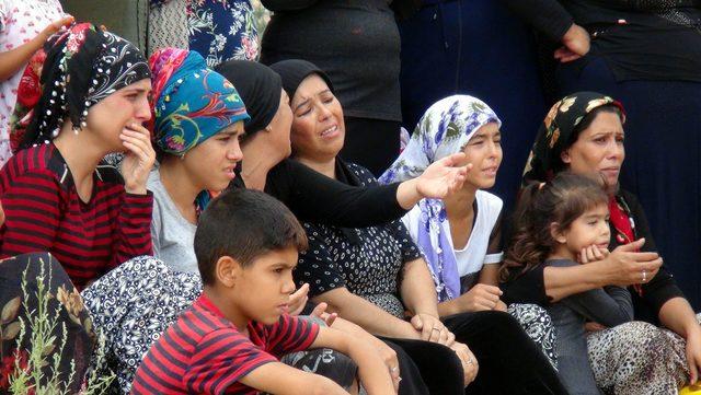 Eşi tarafından d&ouml;v&uuml;lerek &ouml;ld&uuml;r&uuml;ld&uuml;ğ&uuml; &ouml;ne s&uuml;r&uuml;len kadın, toprağa verildi 1