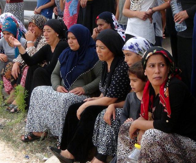 Eşi tarafından d&ouml;v&uuml;lerek &ouml;ld&uuml;r&uuml;ld&uuml;ğ&uuml; &ouml;ne s&uuml;r&uuml;len kadın, toprağa verildi 3