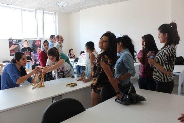 Hakkari&rsquo;de "Geleceği Dokuyoruz Projesi&rdquo; hayata ge&ccedil;irildi 2