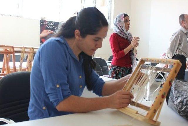 Hakkari&rsquo;de "Geleceği Dokuyoruz Projesi&rdquo; hayata ge&ccedil;irildi 3