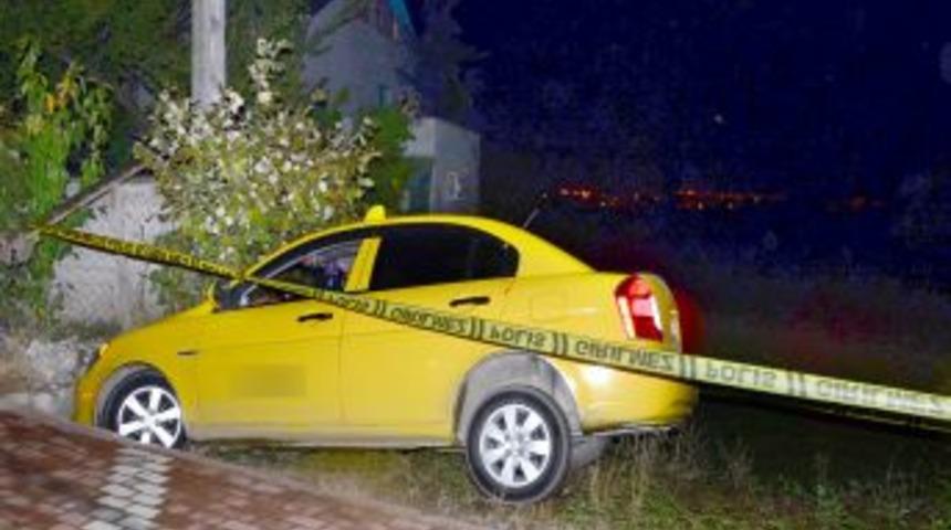 Silahla Vurulan Şahsı Hastaneye G&ouml;t&uuml;ren Taksi Kaza Yaptı