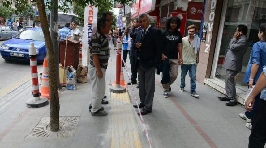 Görme Engelliler İçin Sarı Çizgi