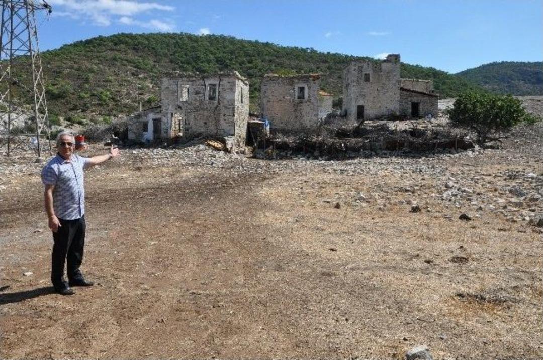 (&ouml;zel Haber) Fo&ccedil;a'nın Tarihi Rum K&ouml;y&uuml; Turizme Kazandırılmayı Bekliyor