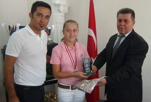 Türkiye Golf Şampiyonu Bıyıksız'dan Gençlik Hizmetleri Ve Spor İl Müdürü Akın’a Ziyaret