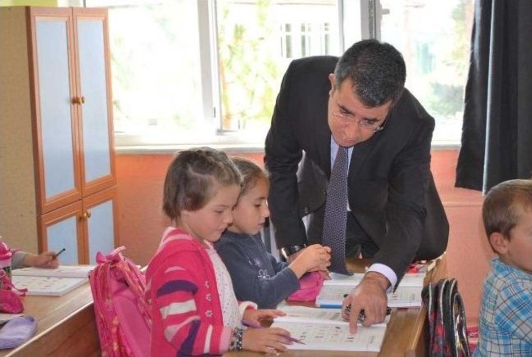 Kaymakam &Ccedil;ınar&rsquo;dan İlk Ve Ortaokul &Ouml;ğrencilerine Ziyaret