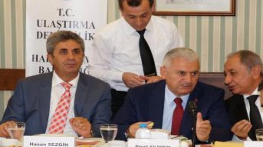 Bakan Yıldırım, Esnafla Kahvaltı Yaptı