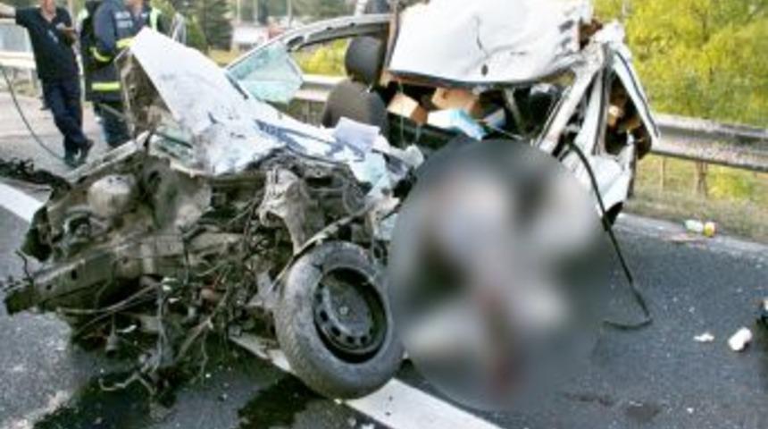 Otomobille TIR &Ccedil;arpıştı: 1 &Ouml;l&uuml;