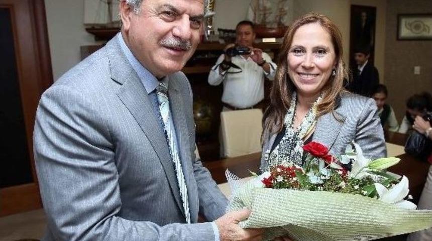 Başkan Karaosmanoğlu &Ouml;ğretmen Ve &Ouml;ğrencileri Ağırladı