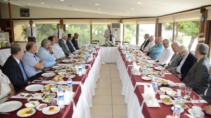 Ziyaeddin Akbulut İş Adamlarıyla Bir Araya Geldi