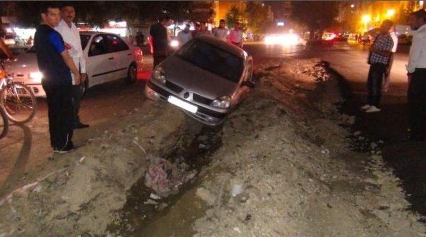 Otomobil Belediye &Ccedil;ukuruna D&uuml;şt&uuml;