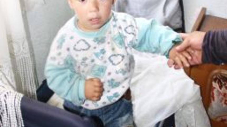 &Ccedil;&ouml;pteki Minik Erol Ve Ailesine Yardım Yapılacak