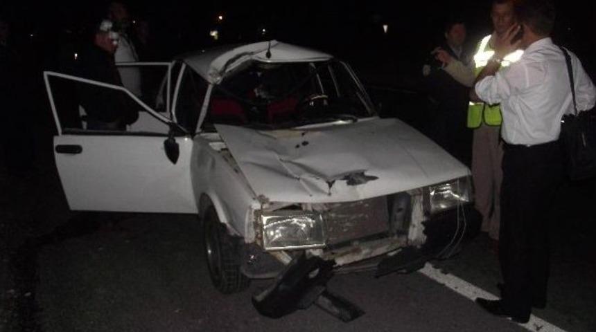 Otomobil Yola &Ccedil;ıkan Ata &Ccedil;arptı: 1 Yaralı