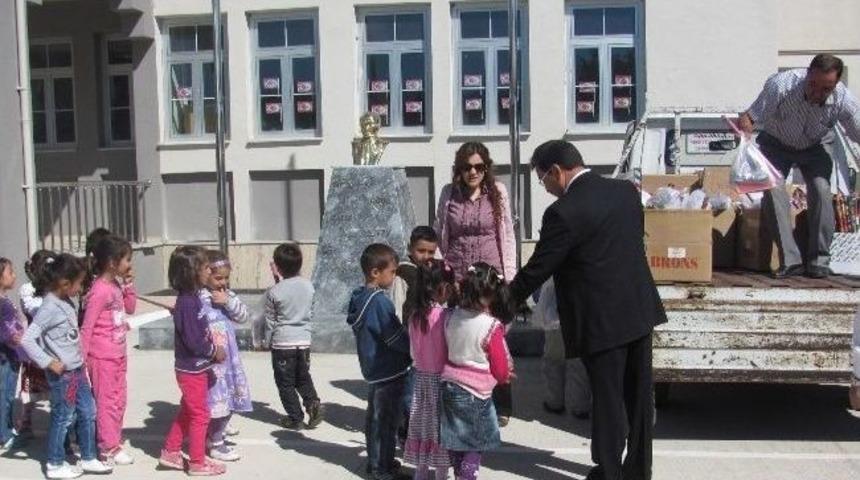 (d&uuml;zeltme) Belediye Başkanı Akbulut'tan &Ouml;ğrencilere Kırtasiye Yardımı