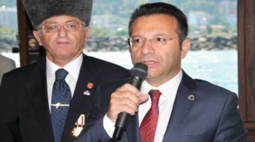 Vali Aksoy: Gen&ccedil;lere Vatanın &Ouml;nemini Anlatmak I&ccedil;in Bug&uuml;n&uuml; Iyi Kullanmalıyız