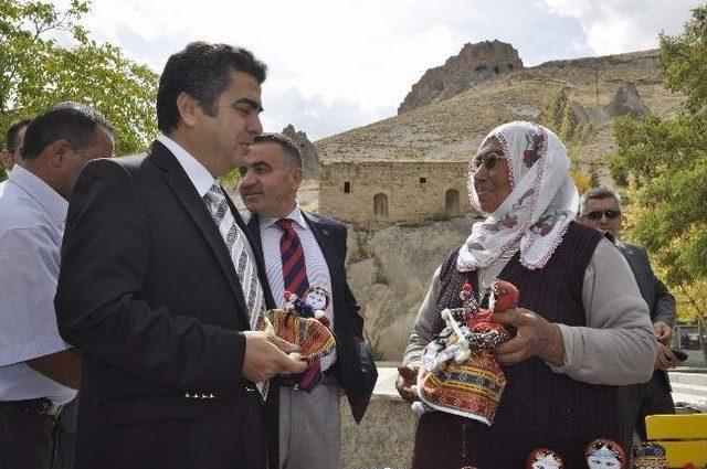 Vali Orhan Düzgün’e Turist İlgisi 1
