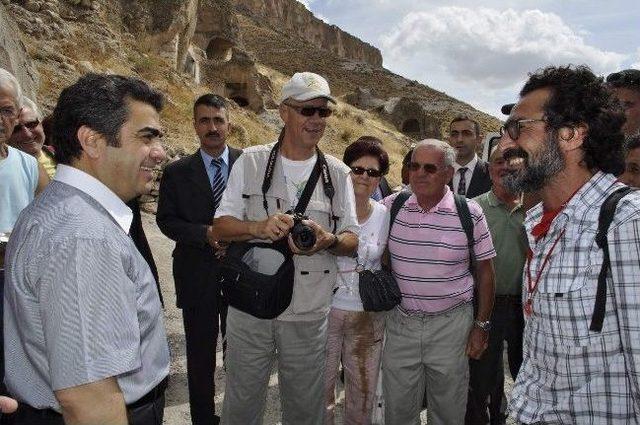 Vali Orhan Düzgün’e Turist İlgisi 2