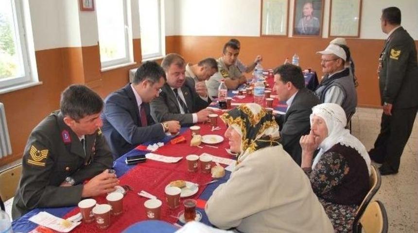 Şehit Aileleri Ve Gaziler Onuruna Yemek Verildi